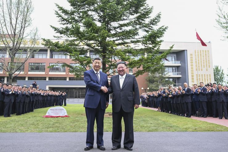 习近平参访朝鲜劳动党中央干部学校